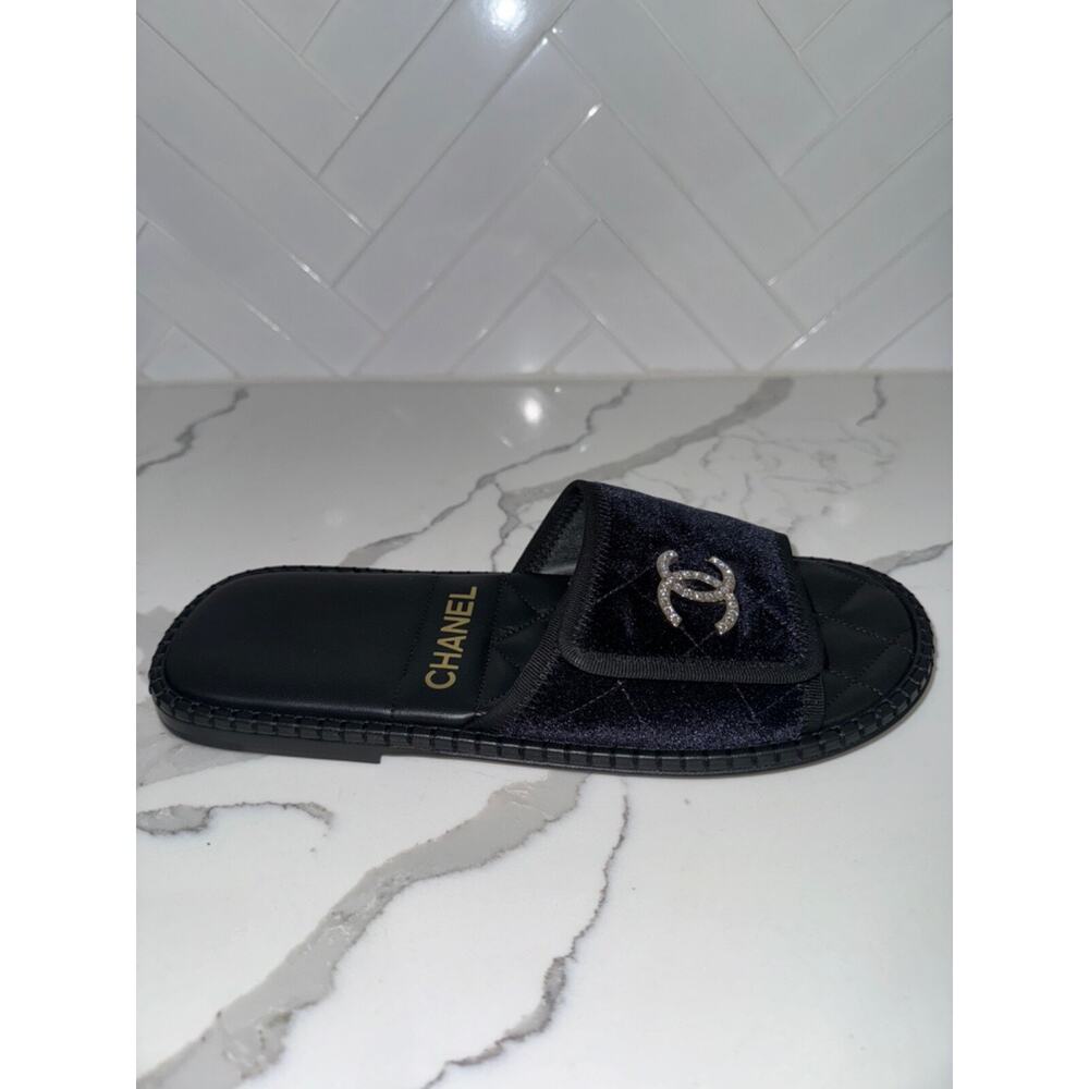 Chanel 23M Black Velvet Crystal CC Logo Hotel Mule Slide Slip On Flat Sandal 40 - Picture 7 of 16